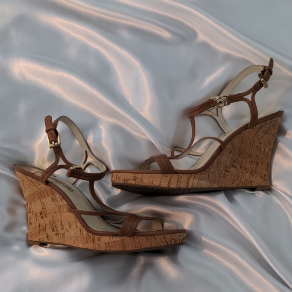 Michael Kors wedge sandal - Picture 2 of 3